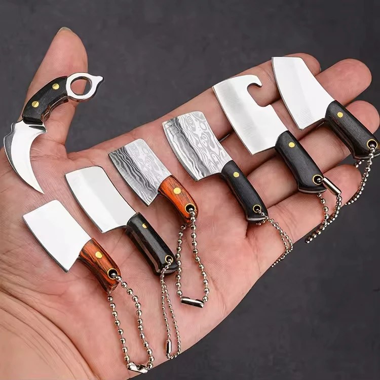 Keychain pocket knives